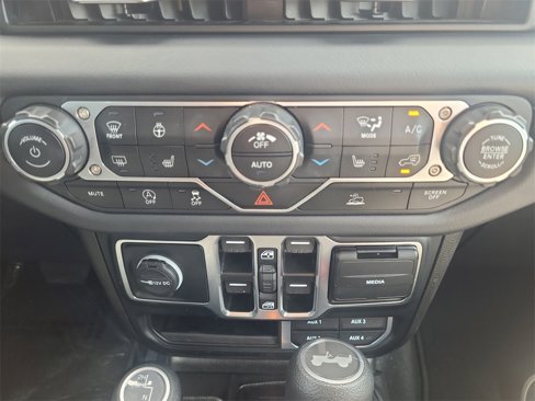 Used 2024 Jeep Wrangler Sahara image 19