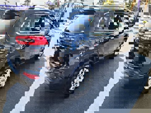 Used 2018 Jeep Cherokee Latitude image 9