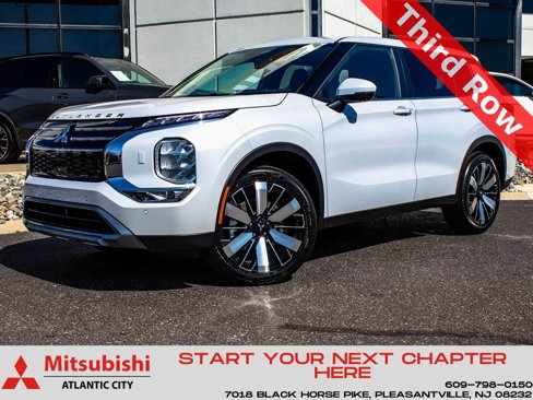 New 2025 Mitsubishi Outlander SE image 1