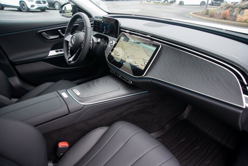 Used 2025 Mercedes-Benz E 350 4MATIC Sedan image 31