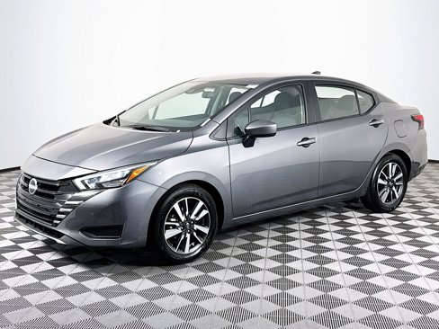 Used 2025 Nissan Versa SV image 4