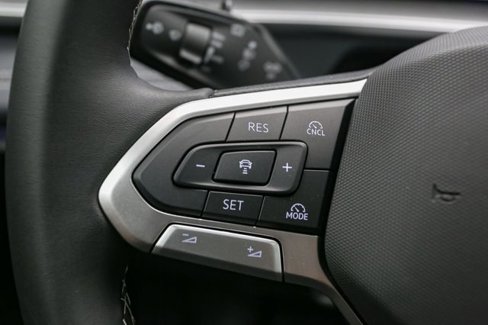 New 2025 Volkswagen Tiguan SE image 23
