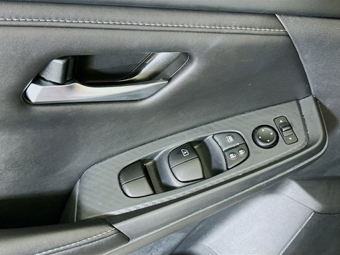 Used 2025 Nissan Sentra SV image 15