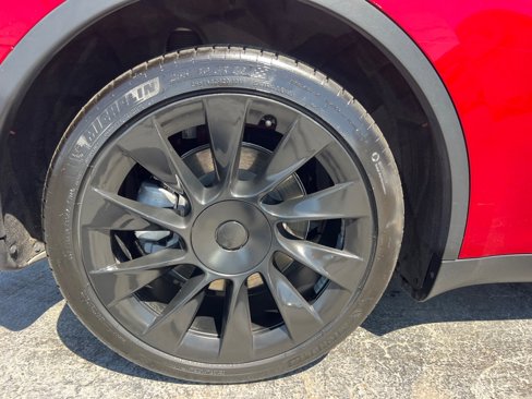 Used 2021 Tesla Model Y Long Range image 38
