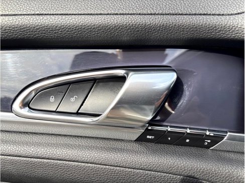 Used 2014 Porsche Panamera 4 image 8