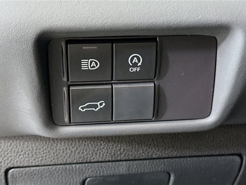 Used 2024 Toyota Highlander LE image 17