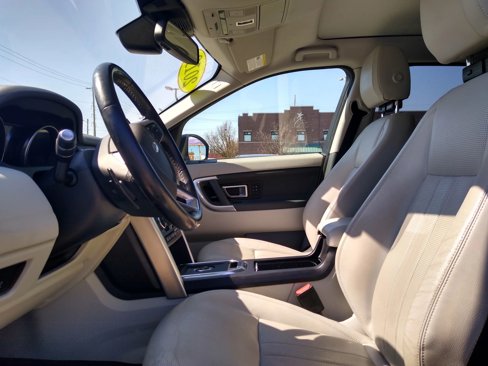 Used 2019 Land Rover Discovery Sport HSE image 13