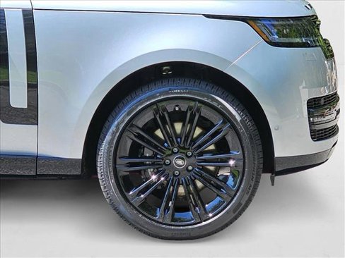 New 2025 Land Rover Range Rover Long Wheelbase SE image 10