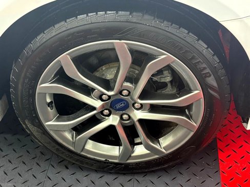 Used 2019 Ford Fusion SEL image 17