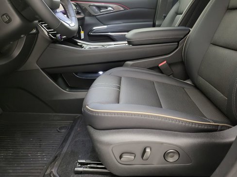 New 2026 Chevrolet Traverse High Country w/ LPO, Floor Liner Package image 5
