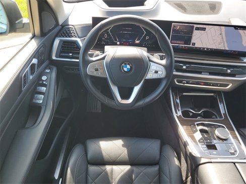 Used 2024 BMW X7 xDrive40i image 32