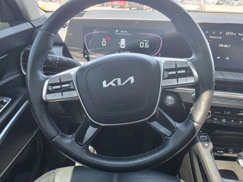 Used 2024 Kia Telluride EX w/ EX Captain's Chair Package image 22