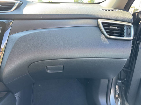 Used 2015 Nissan Rogue SV w/ SV Premium Package image 20