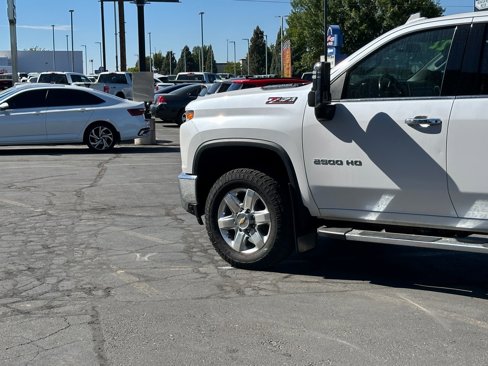 Used 2022 Chevrolet Silverado 2500 LTZ image 11