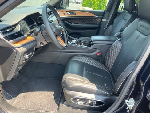 Used 2024 Jeep Grand Cherokee L Summit image 9