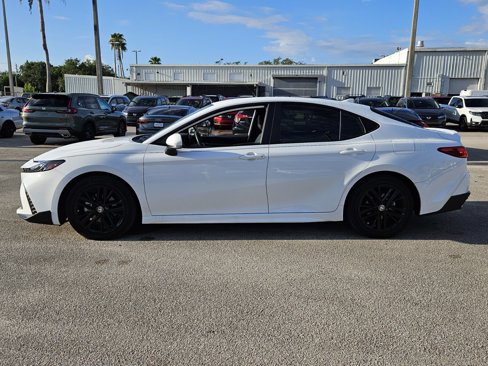 Used 2025 Toyota Camry SE image 8