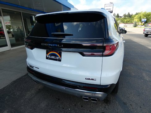 New 2026 GMC Acadia Denali w/ Super Cruise Package image 3