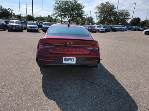 Used 2025 Hyundai Elantra Sport image 4
