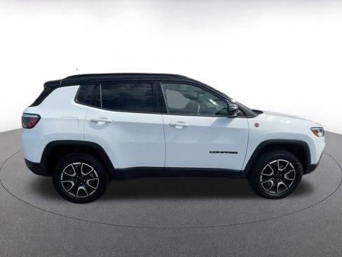 Used 2025 Jeep Compass Trailhawk image 16