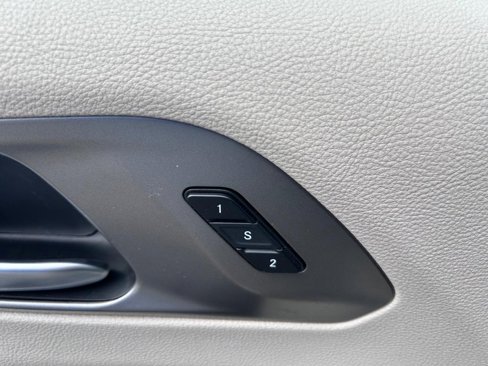 Used 2023 Chrysler Pacifica Touring-L image 20
