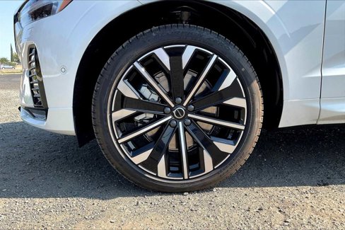 New 2026 Volvo XC60 B5 Ultra w/ Climate Package image 14