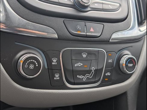 Used 2023 Chevrolet Equinox LS image 14