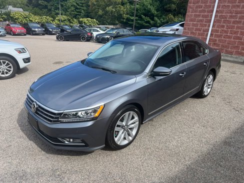 Used 2017 Volkswagen Passat 1.8T SE image 1