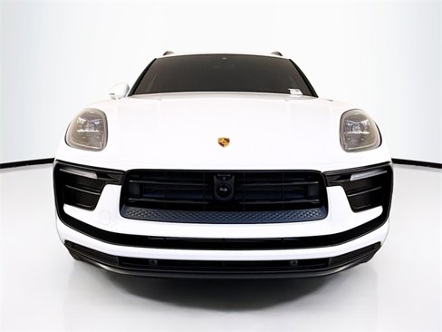 Certified 2024 Porsche Macan image 6