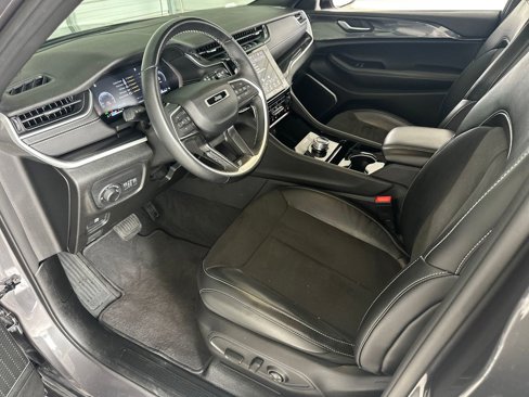 Used 2022 Jeep Grand Cherokee Altitude image 2