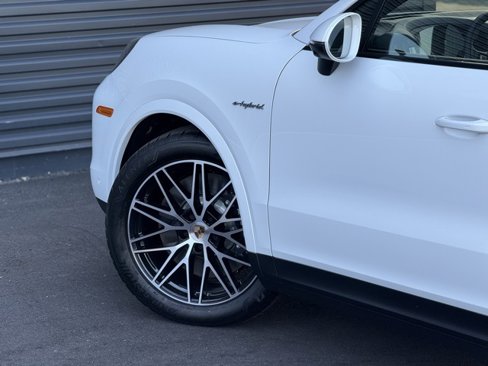 New 2025 Porsche Cayenne E-Hybrid image 12