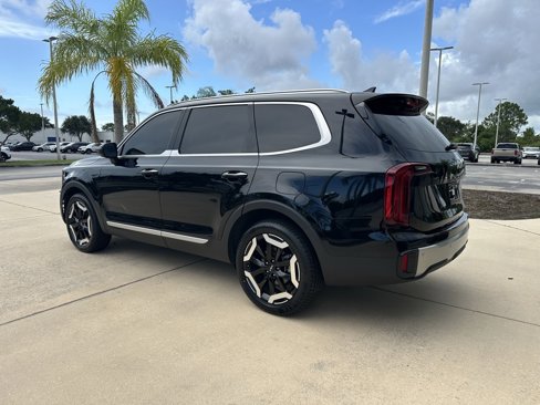 Used 2023 Kia Telluride S image 6