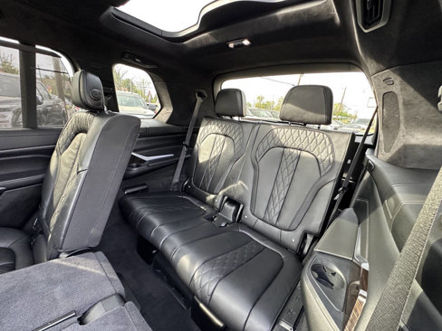 Used 2021 BMW X7 M50i image 13