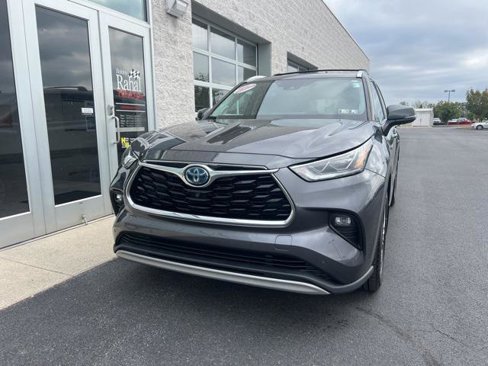 Certified 2020 Toyota Highlander Limited Platinum image 2