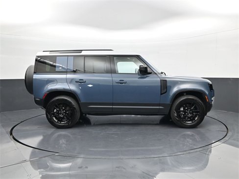 Used 2024 Land Rover Defender 110 S image 4