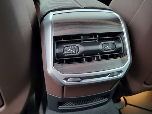 New 2025 BMW i7 xDrive60 image 17
