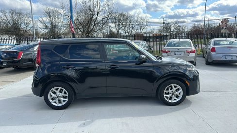 Used 2022 Kia Soul LX w/ Technology Package image 4