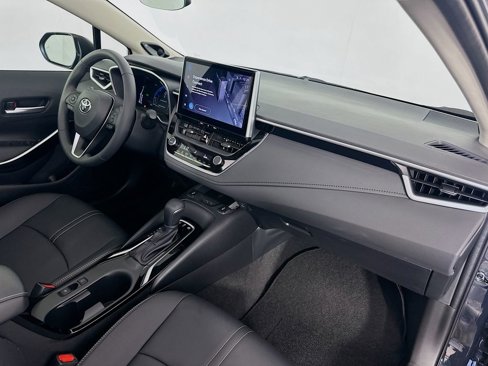 Certified 2025 Toyota Corolla XLE image 29