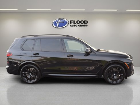 Used 2024 BMW X7 xDrive40i w/ M Sport Package image 3
