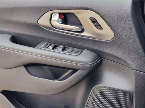 New 2025 Chrysler Pacifica Select image 16