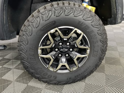 Used 2024 Chevrolet Colorado ZR2 w/ Technology Package image 39