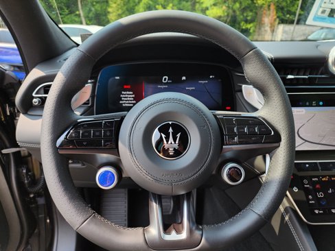 New 2025 Maserati Grecale GT image 11