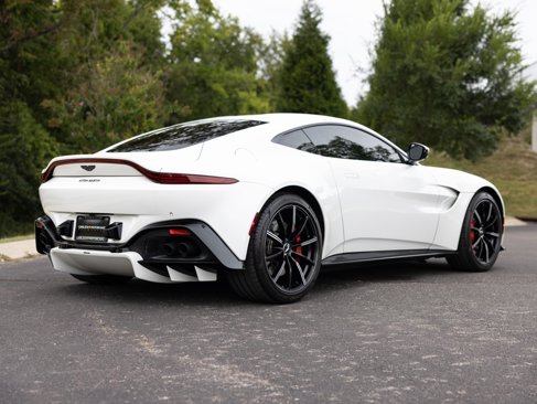 Used 2021 Aston Martin V8 Vantage Coupe image 9