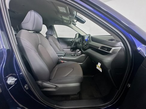 Used 2025 Toyota Highlander LE image 34
