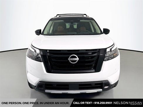 New 2025 Nissan Pathfinder Platinum image 2