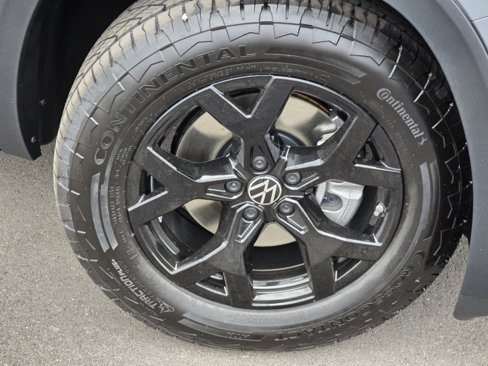 New 2025 Volkswagen Atlas Peak Edition SE image 9