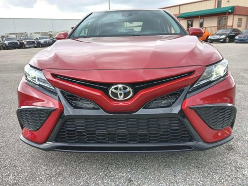 Used 2021 Toyota Camry SE image 2