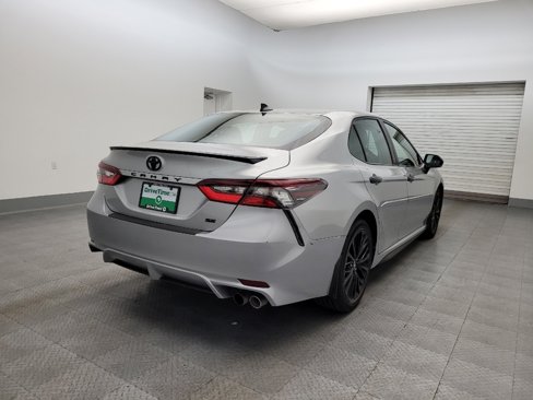 Used 2022 Toyota Camry SE image 9