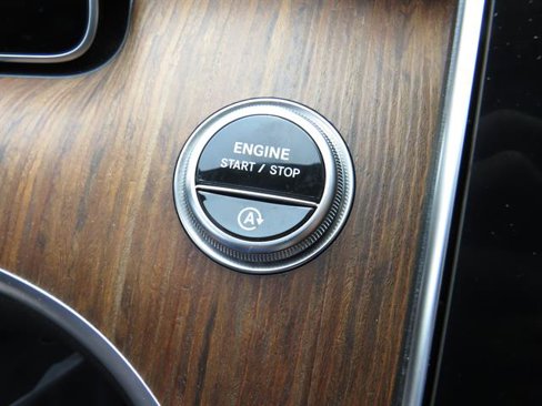 Used 2025 Mercedes-Benz C 300 4MATIC Sedan image 12