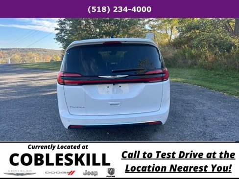 New 2026 Chrysler Pacifica Select image 5
