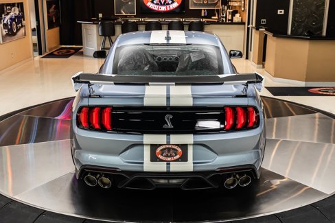 Used 2022 Ford Mustang Shelby GT500 w/ Carbon Fiber Track Pack image 15